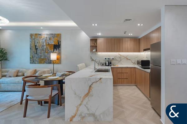 Modern 1 Bed | Fully Upgraded | Furnished